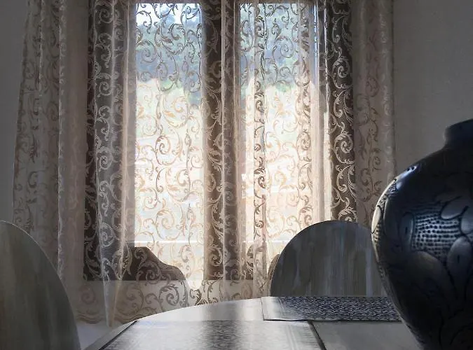 Venetia's Stone House